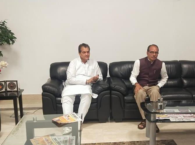 mp chief minister shivraj singh chauhan in uttarakhand with minister prem chand aggarwal