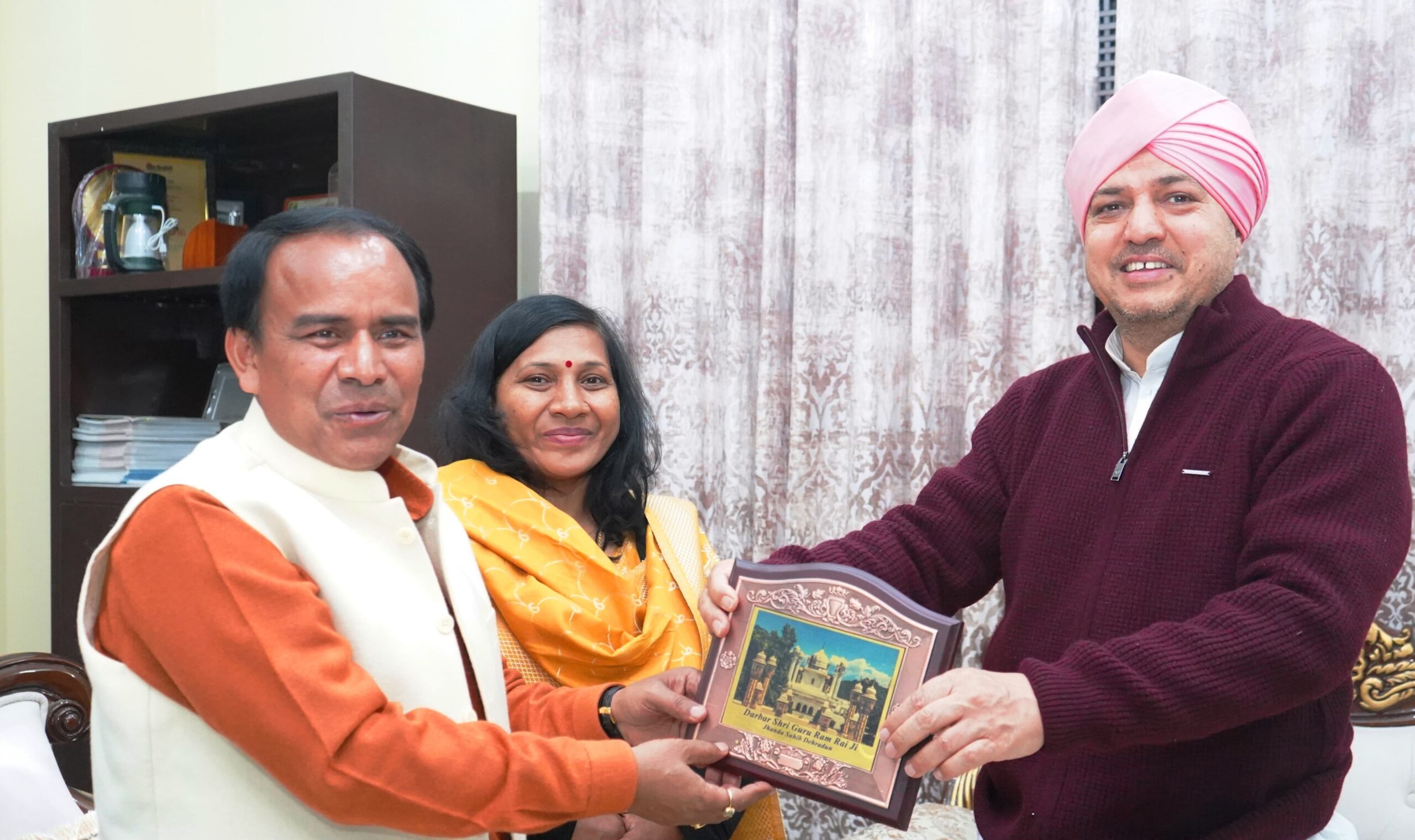 minister dhan singh rawat met to shri mahant devendra das ji maharaj