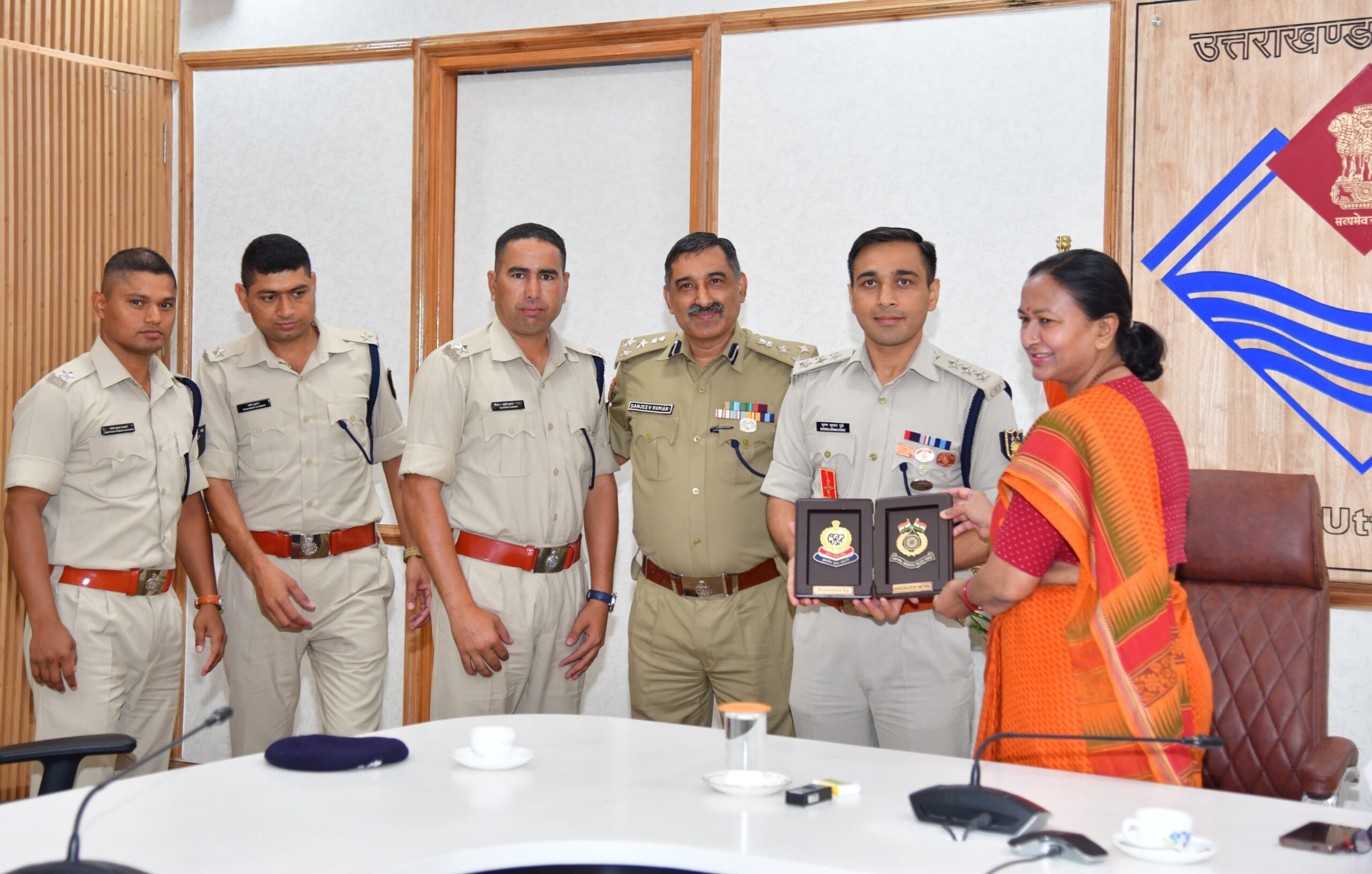 crpf trainee officers met to cs radha raturi (3)3