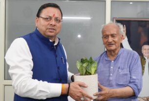 भगत सिंह कोश्यारी के साथ पुष्कर सिंह धामी