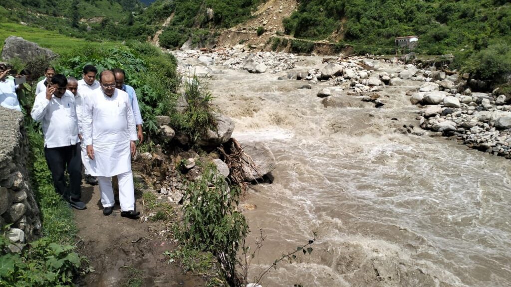opposition leader yashpal arya visited in bhilangna disaster area (1)