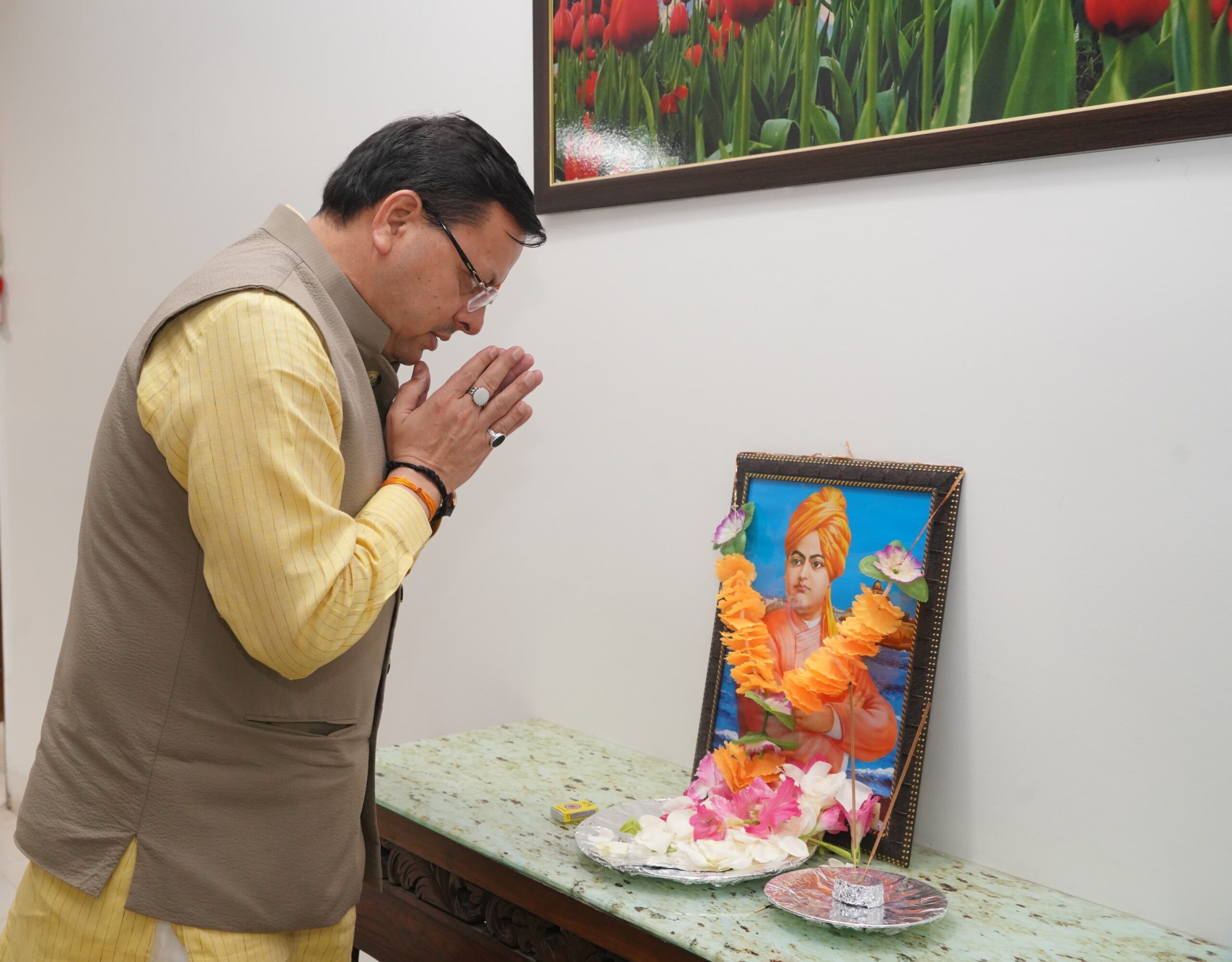 vivekanand ji ko naman by cm pushkar dhami (1)