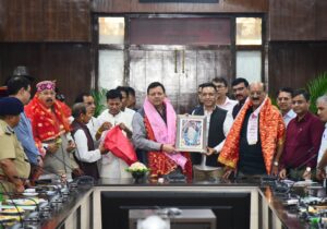hardham teerth purohit met to cm pushkar dhami