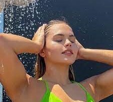 Luana Alonso - Hot Swimmer closeup new