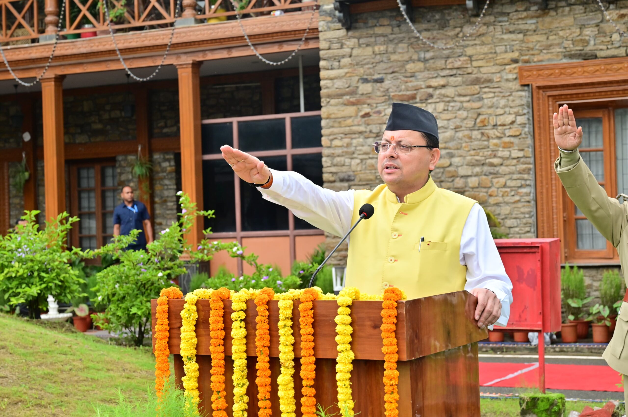 flag hosting in cm residence by cm pushkar dhami (2)