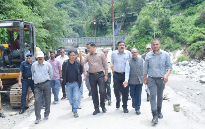 secretary vinod suman , pankaj pandey and comissioner vinay shankar pandey (1)