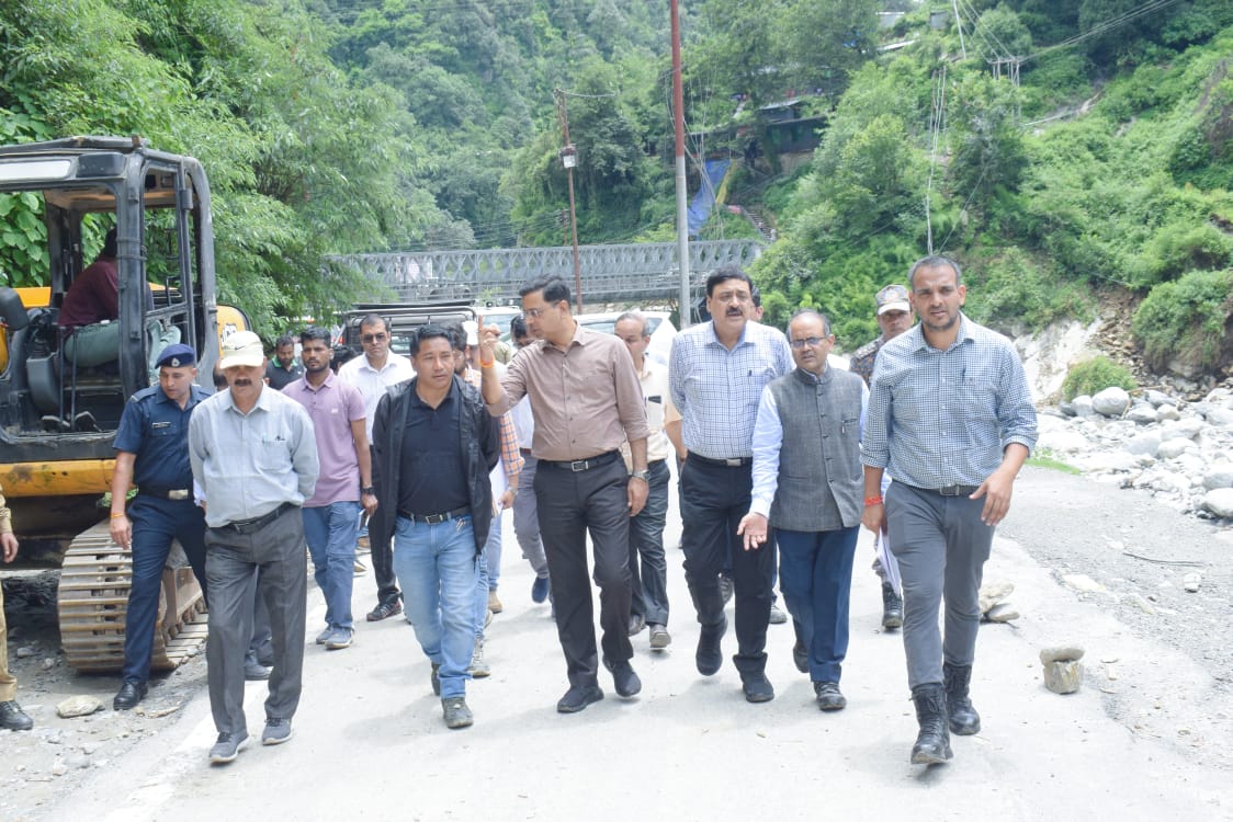 secretary vinod suman , pankaj pandey and comissioner vinay shankar pandey (1)